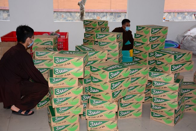 Continuing to support people in need in the Covid-19 pandemic of Hoang Phap Pagoda (series 4)